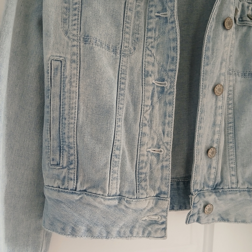Free People Light Wash Denim Jacket Crop Small S - Picture 14 of 15